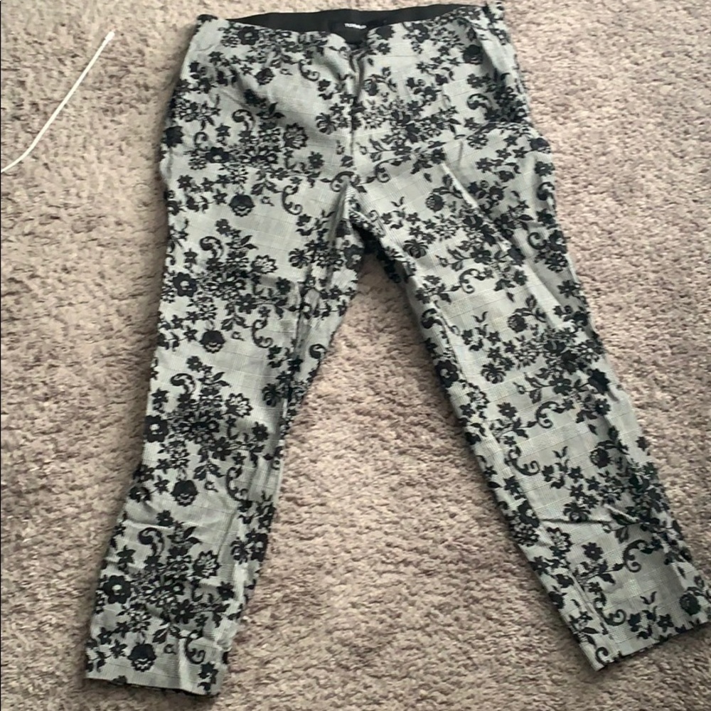 Stretch fitted paisley print pants